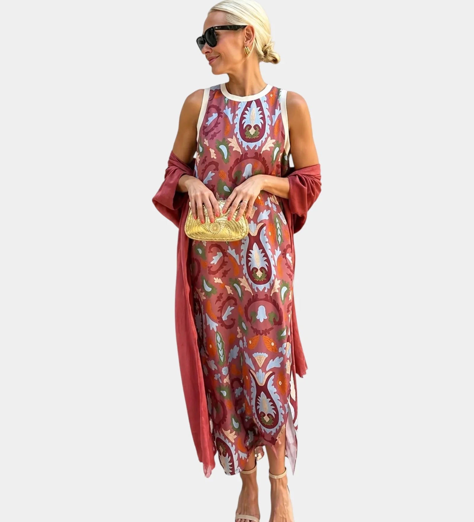 Lynette | Outfit with Dress and Light Vest