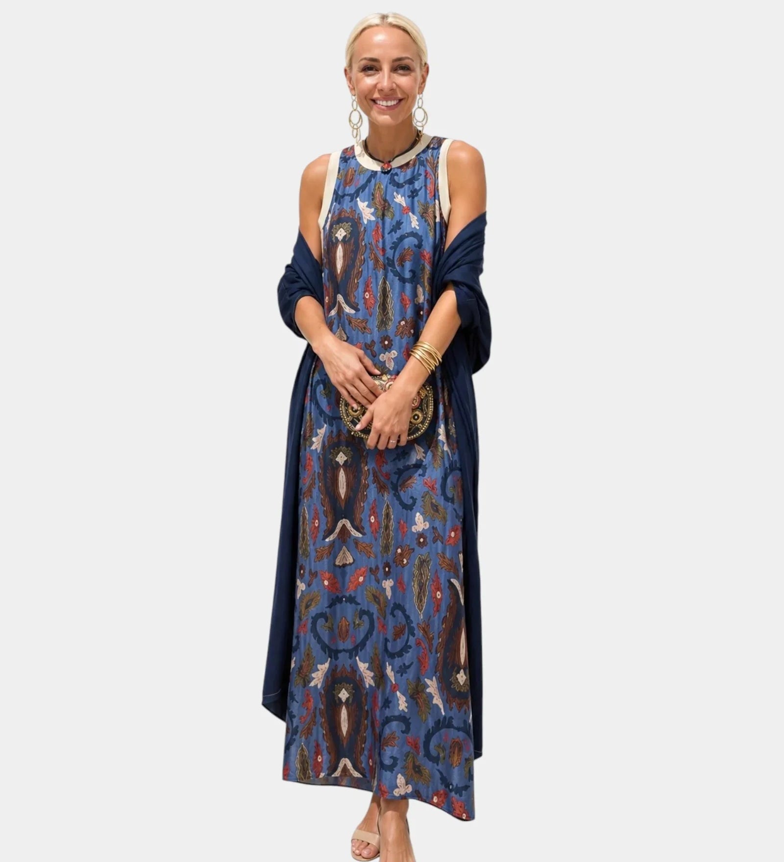 Lynette | Outfit with Dress and Light Vest