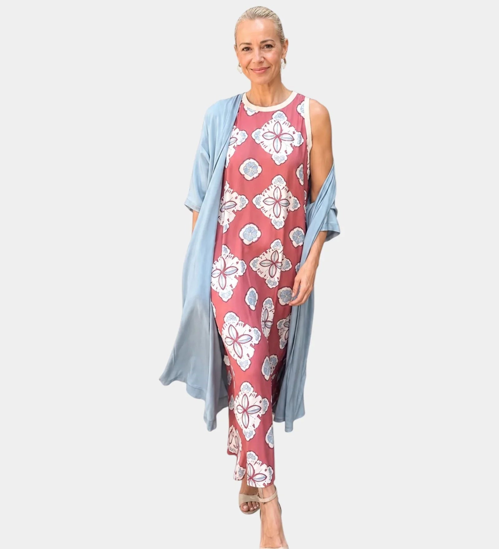 Lynette | Outfit with Dress and Light Vest
