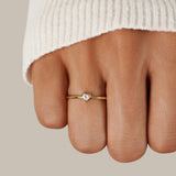Leonie | A simple gold ring with a smooth surface