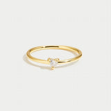 Leonie | A simple gold ring with a smooth surface