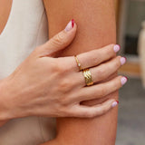 Leonie | A simple gold ring with a smooth surface