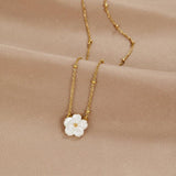 Laure | Flower Pendant Necklace